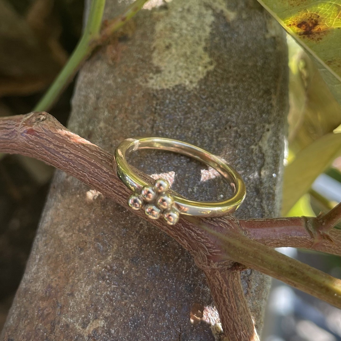 9ct Yellow gold ball triangle ring