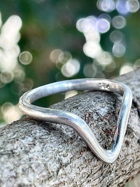 Sterling silver 'V' ring