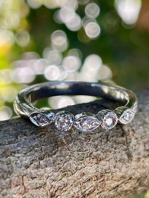 9ct White gold five diamond wedder - round/marquise