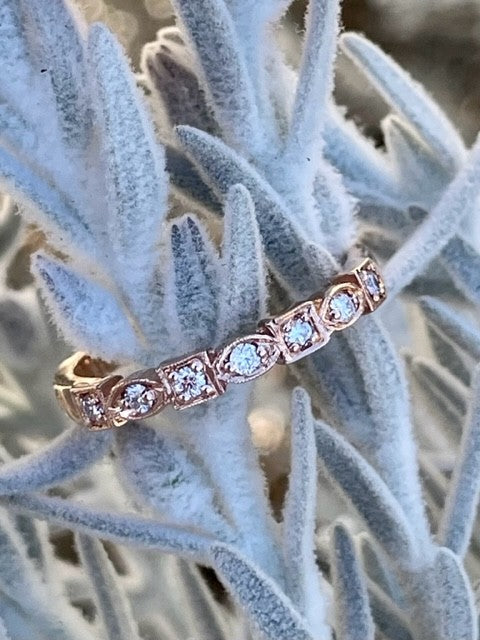 9ct Rose gold seven diamond wedder - square/marquise