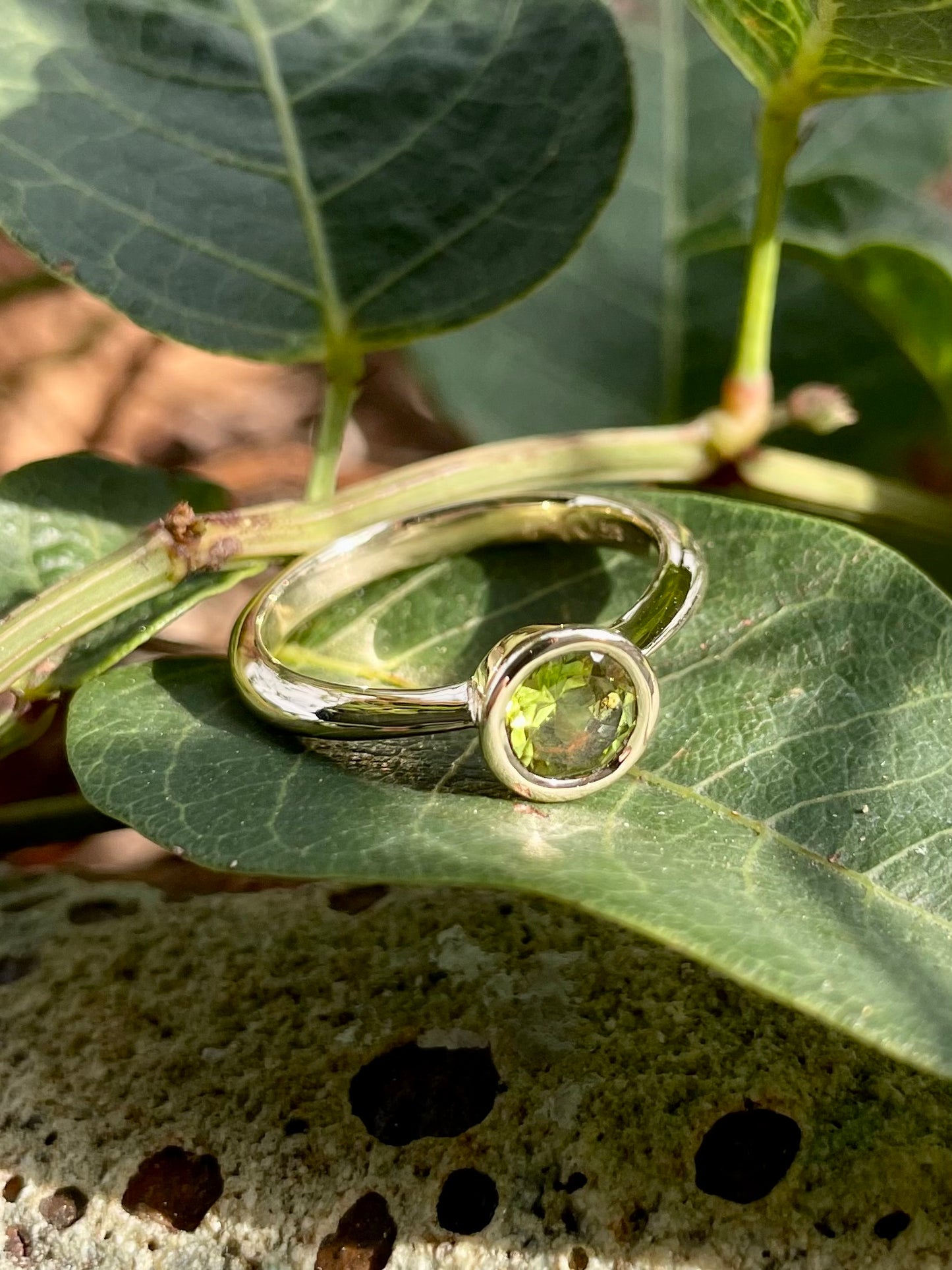 9ct Yellow Gold Peridot Ring