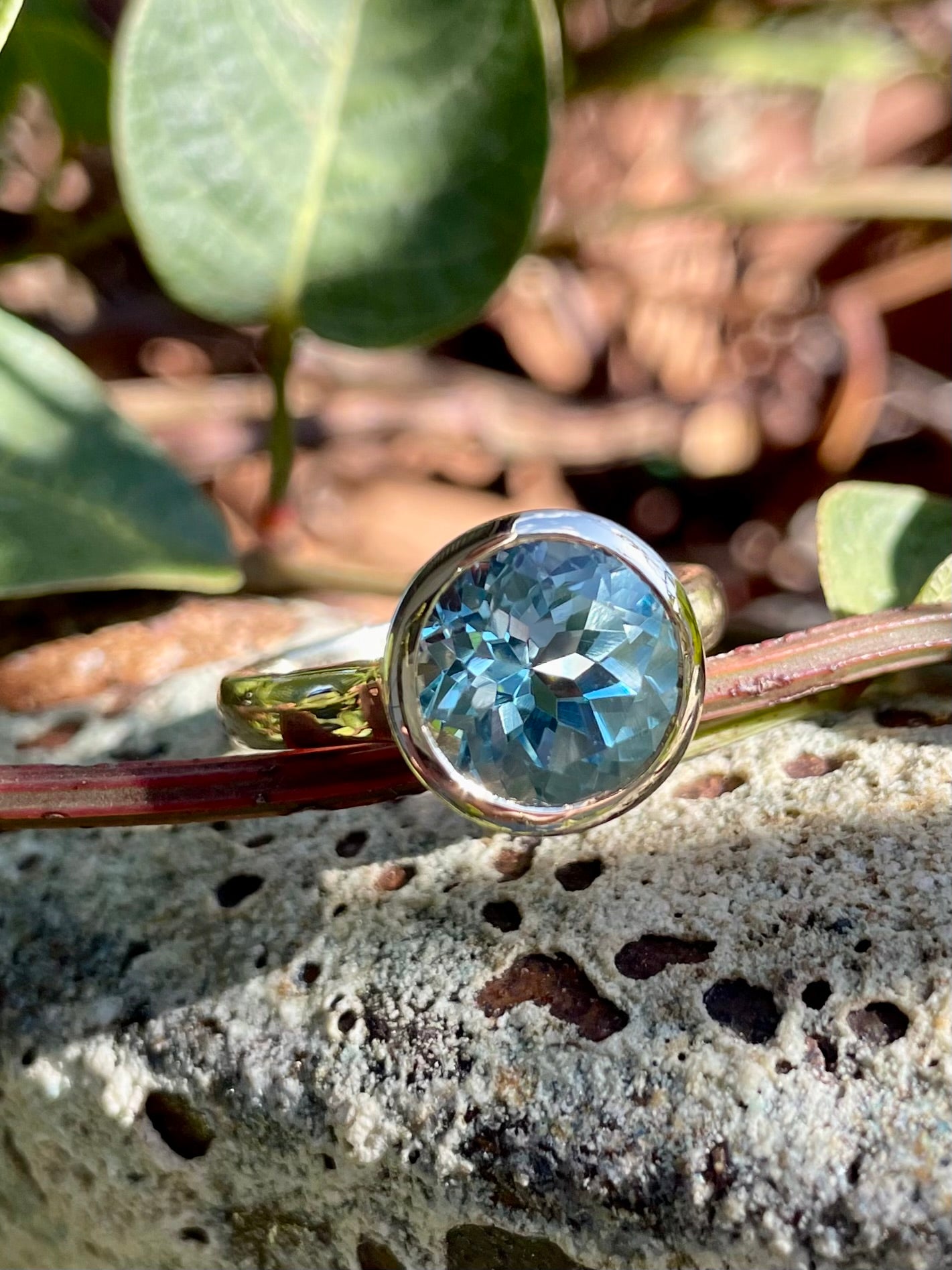 9ct Yellow Gold Bezel-set Blue Topaz Ring