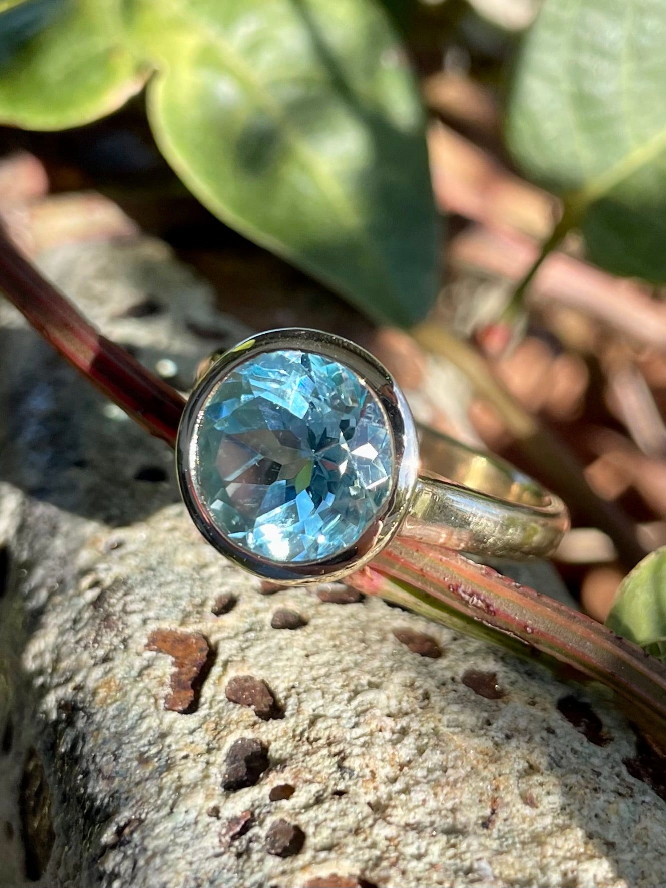 9ct Yellow Gold Bezel-set Blue Topaz Ring