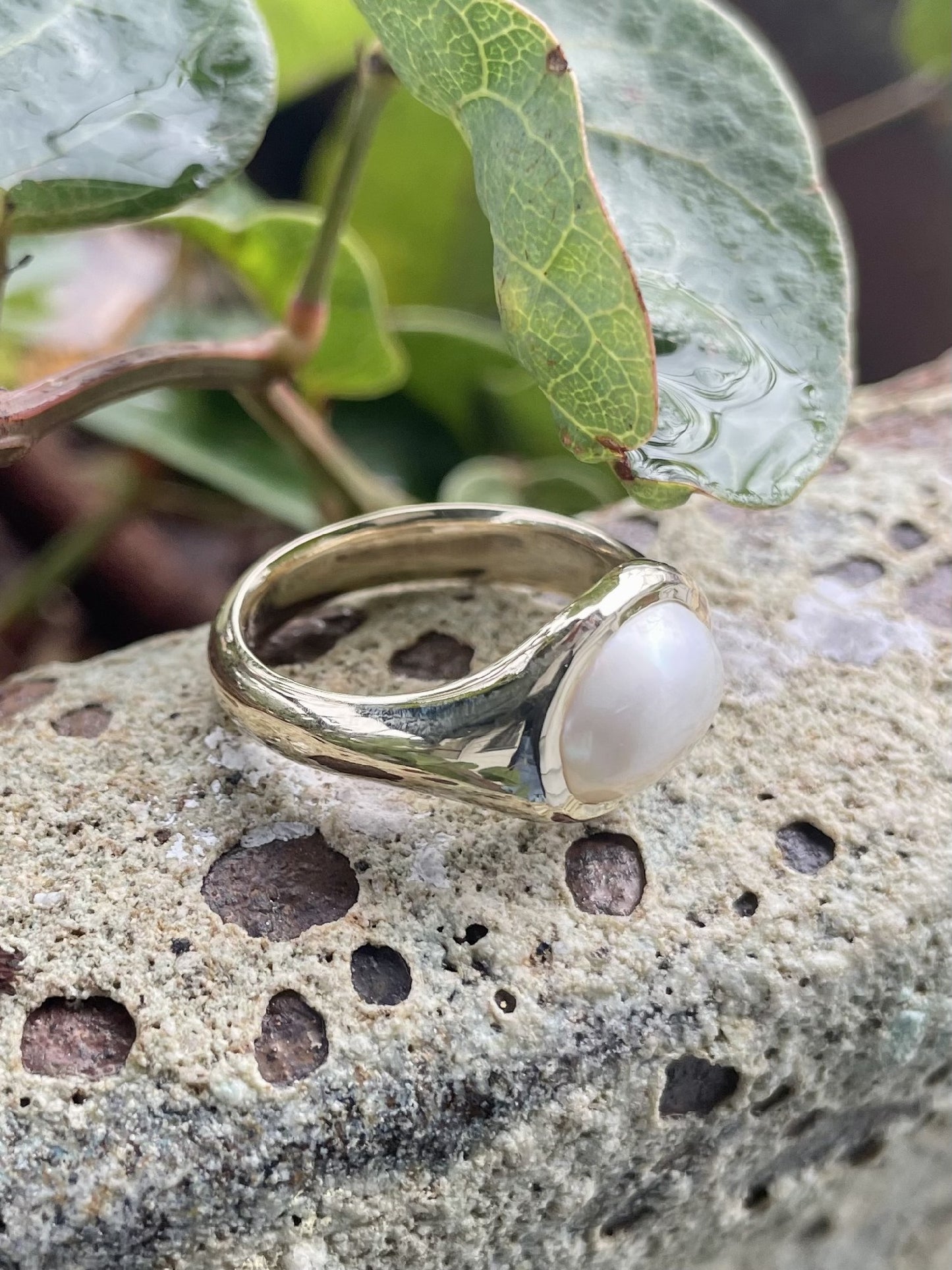 9ct Yellow Gold Mabe Pearl Signet Ring