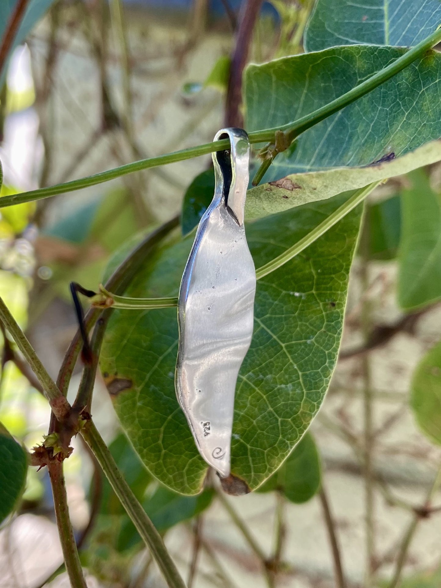 Sterling Silver Gumleaf Pendant (L6)