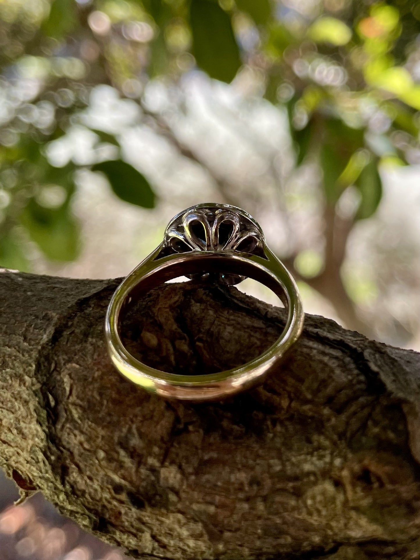 9ct Yellow/White Gold Teal Sapphire & Diamond 'Halo' Ring