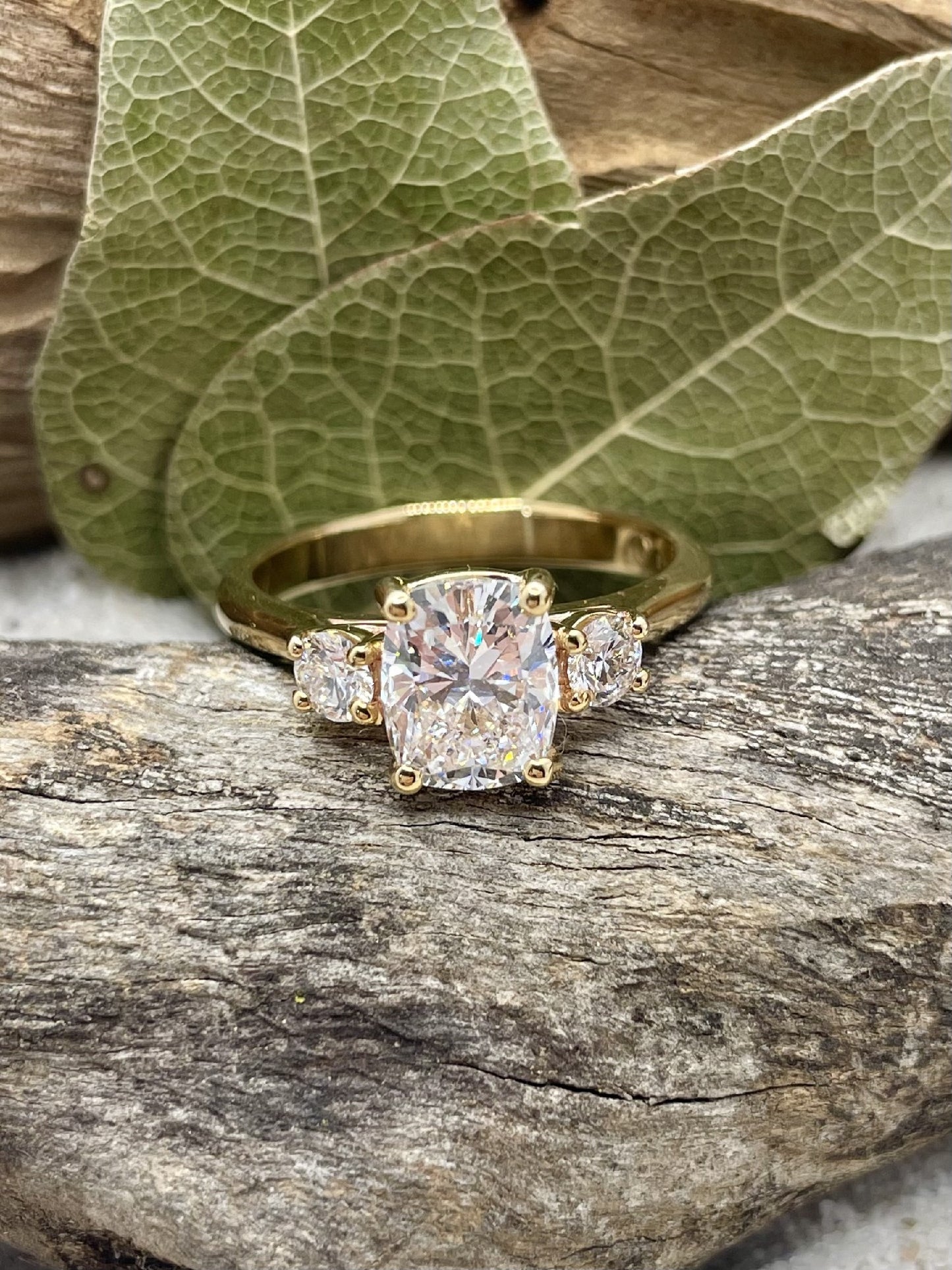 9ct Yellow Gold Cushion LabDiamond Ring