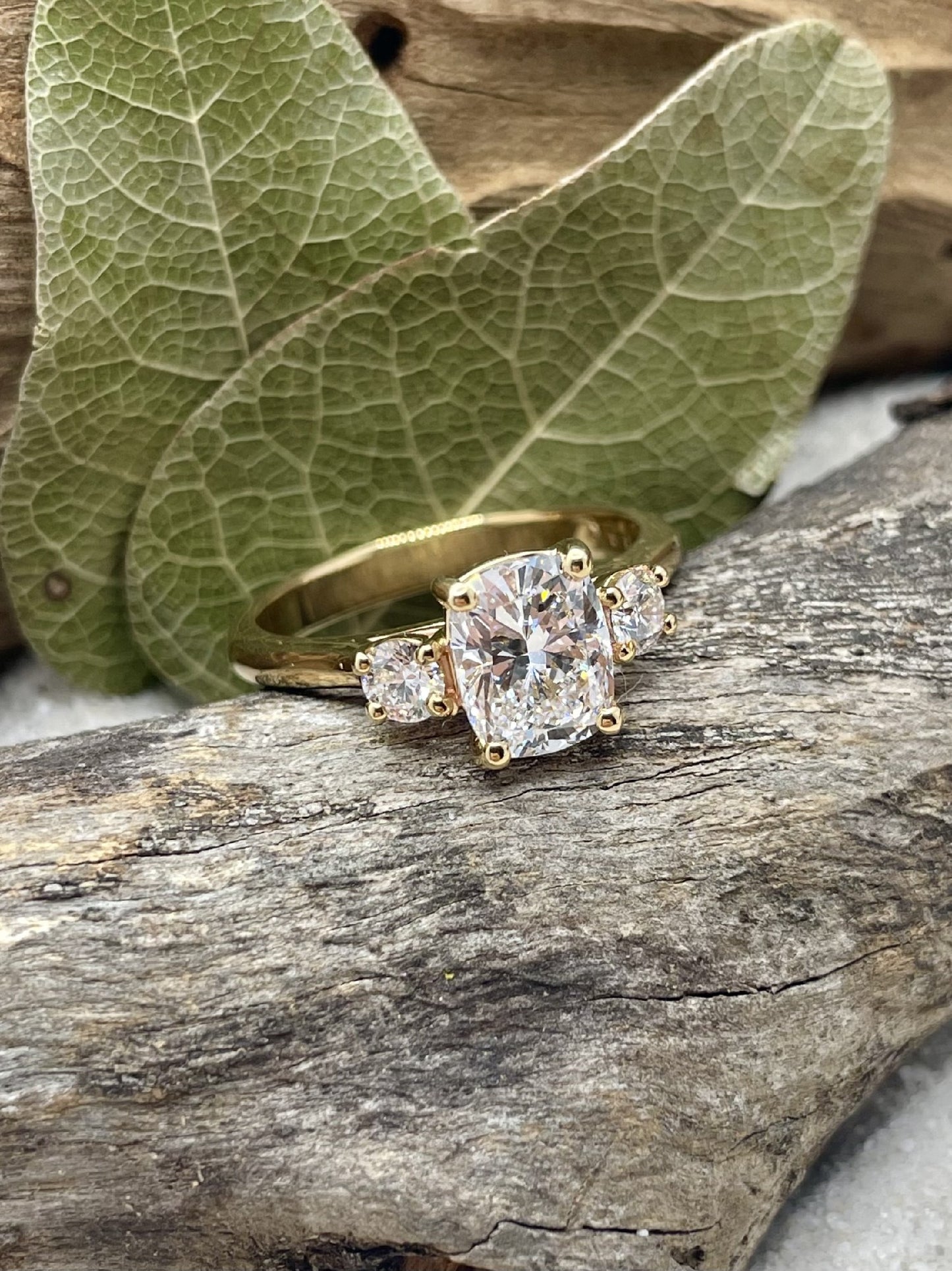 9ct Yellow Gold Cushion LabDiamond Ring