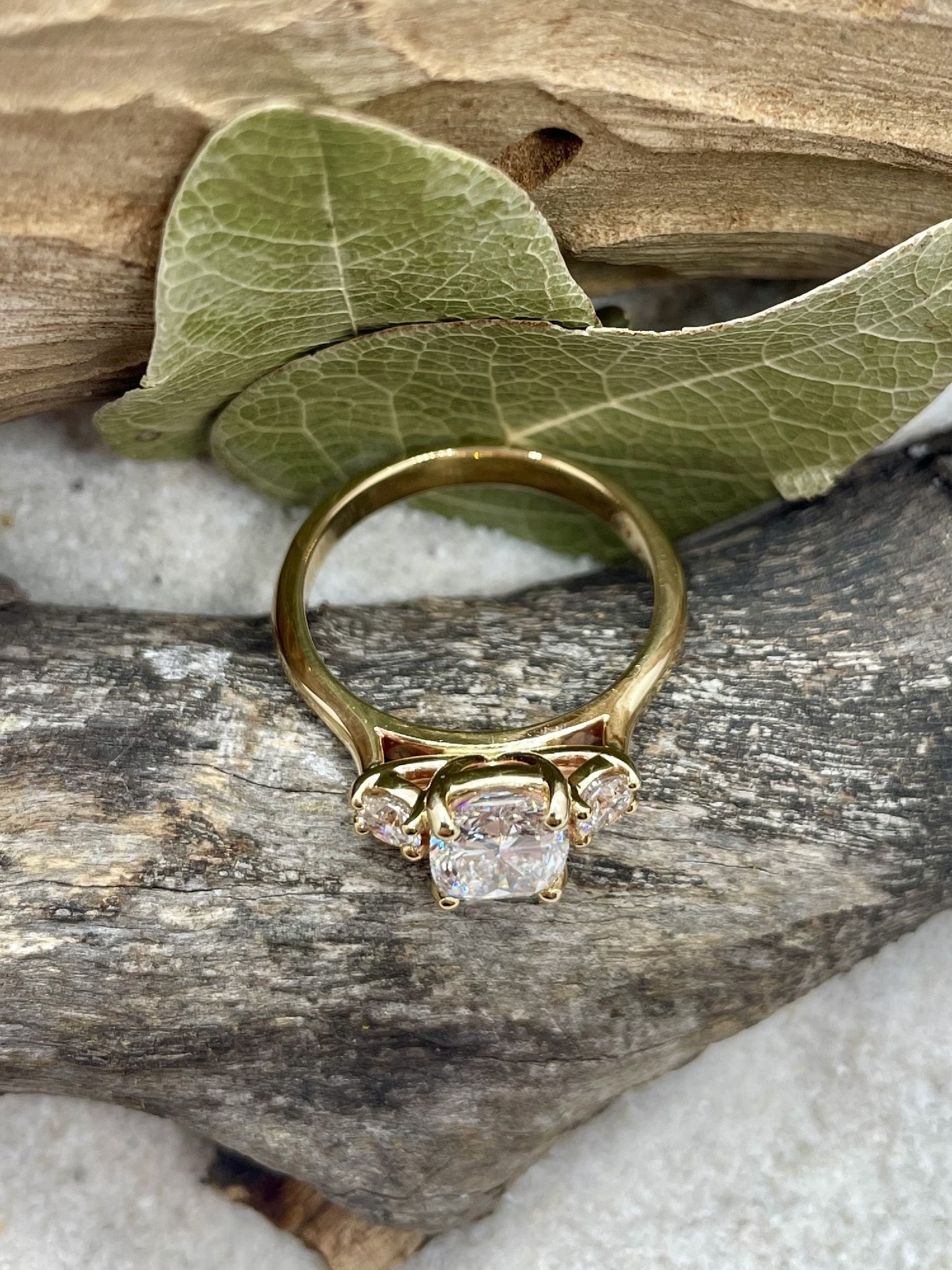 9ct Yellow Gold Cushion LabDiamond Ring
