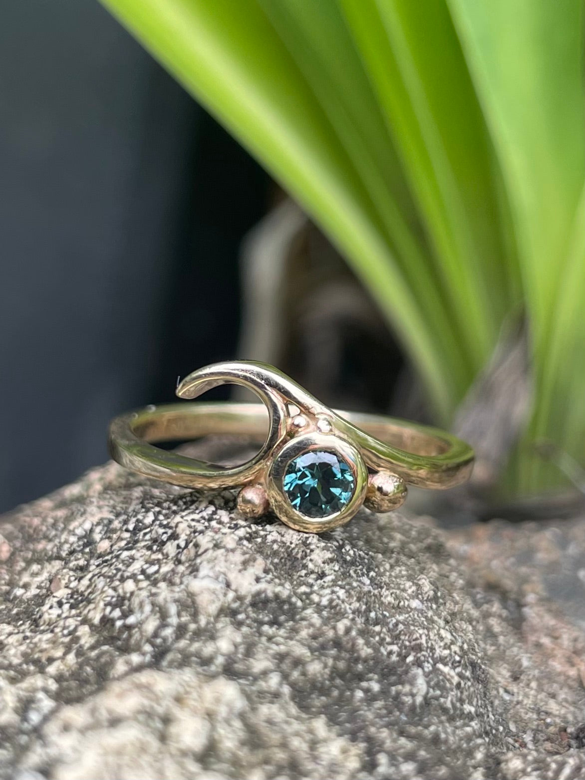 9ct Yellow Gold Green Sapphire Wave Ring