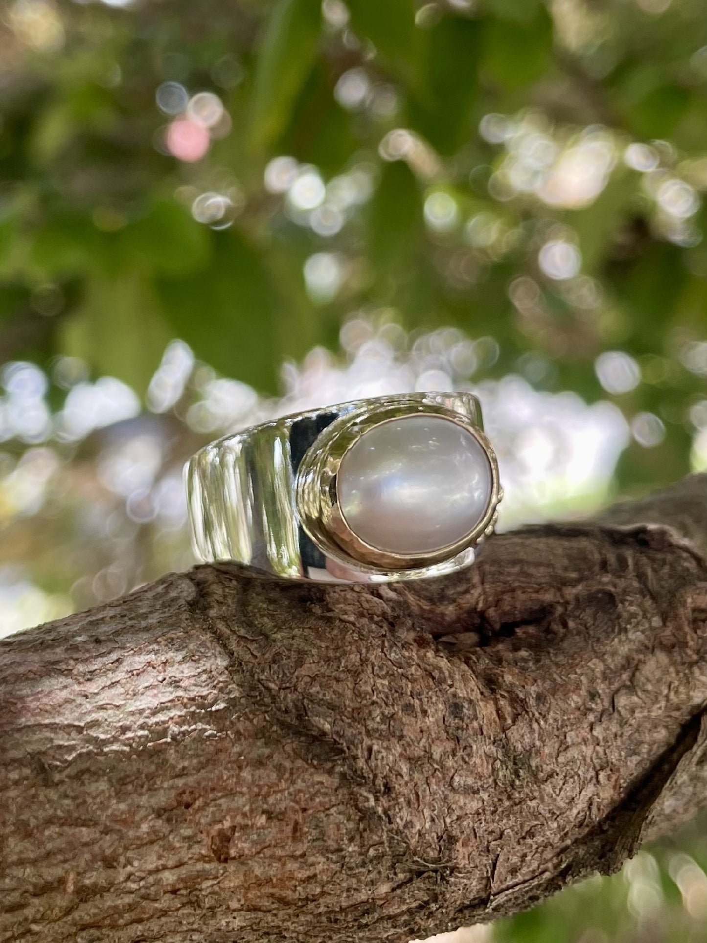 Sterling Silver & 9ct Yellow Gold Oval Mabe Pearl Ring