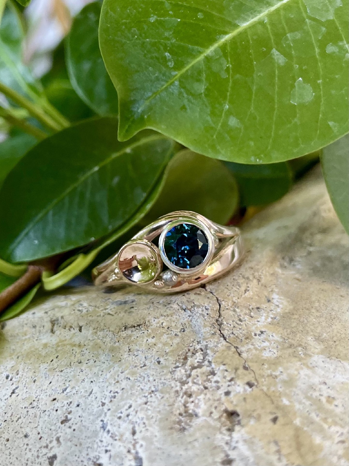 9ct Rose & White Gold Sapphire Disc Ring