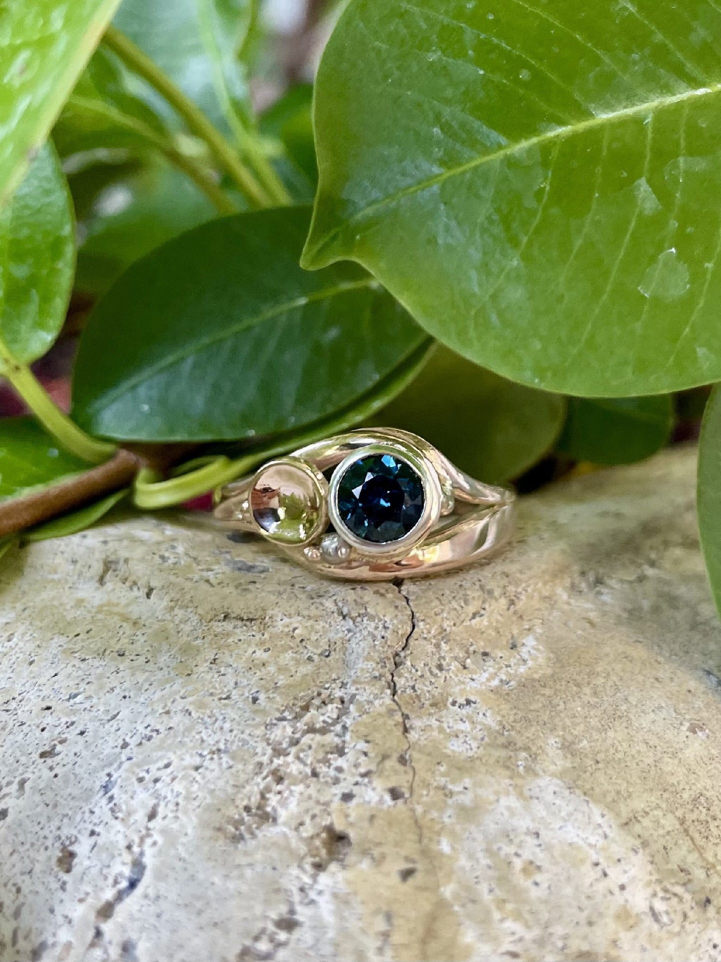 9ct Rose & White Gold Sapphire Disc Ring