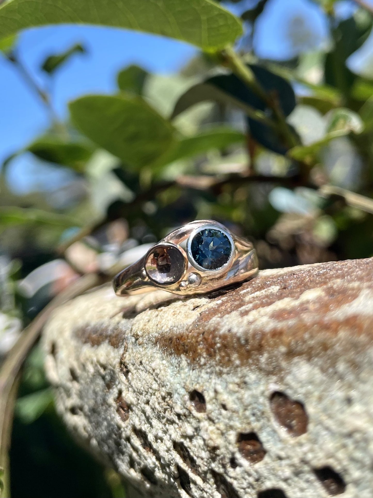 9ct Rose & White Gold Sapphire Disc Ring