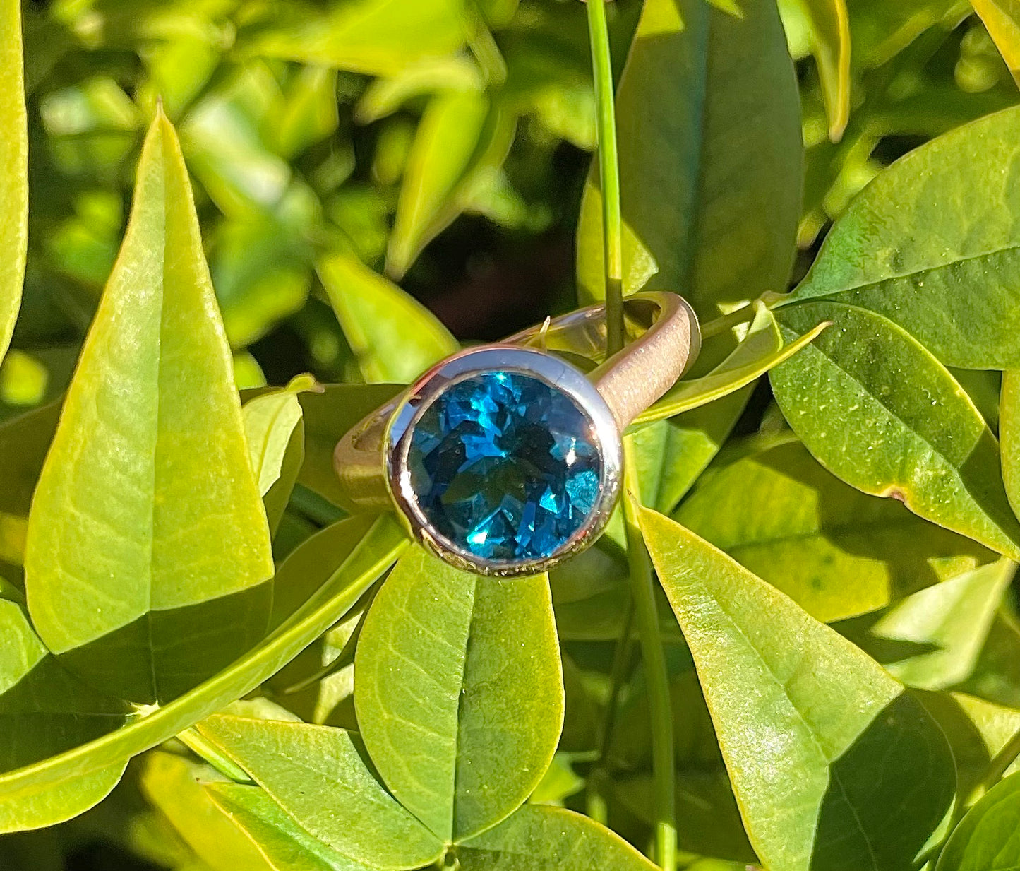 9ct Rose Gold London Blue Topaz ring