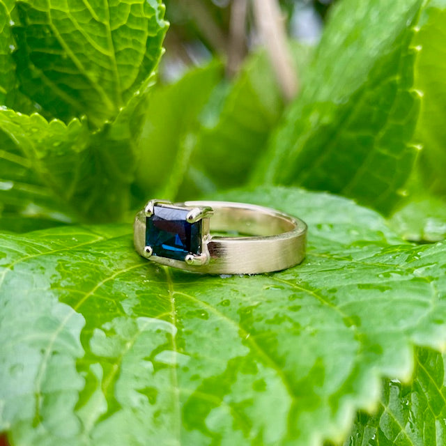 9ct Yellow gold claw set Blue Sapphire ring