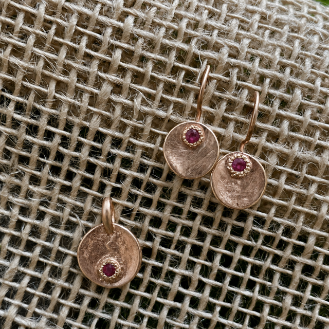 9ct Yellow gold, Ruby earrings