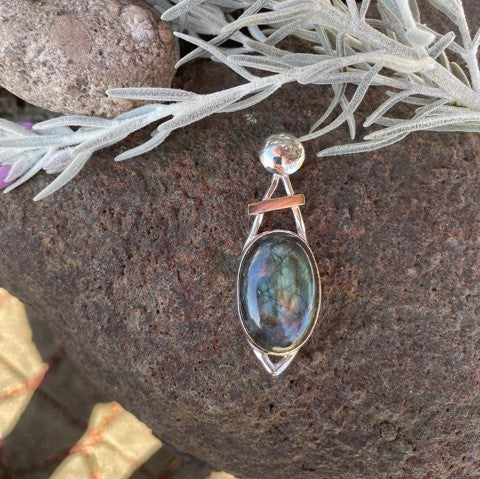 Sterling silver and 9ct Rose gold Labradorite pendant