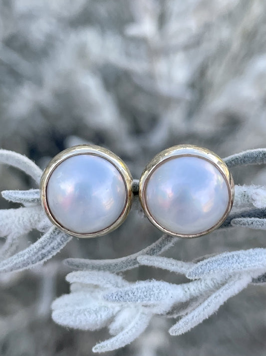 9ct Yellow gold Mabe pearl studs