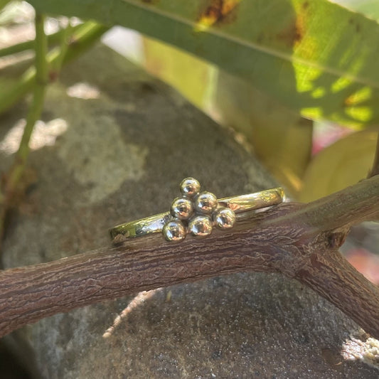 9ct Yellow gold ball triangle ring