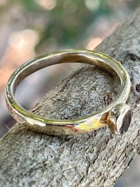 9ct Yellow gold dot ring