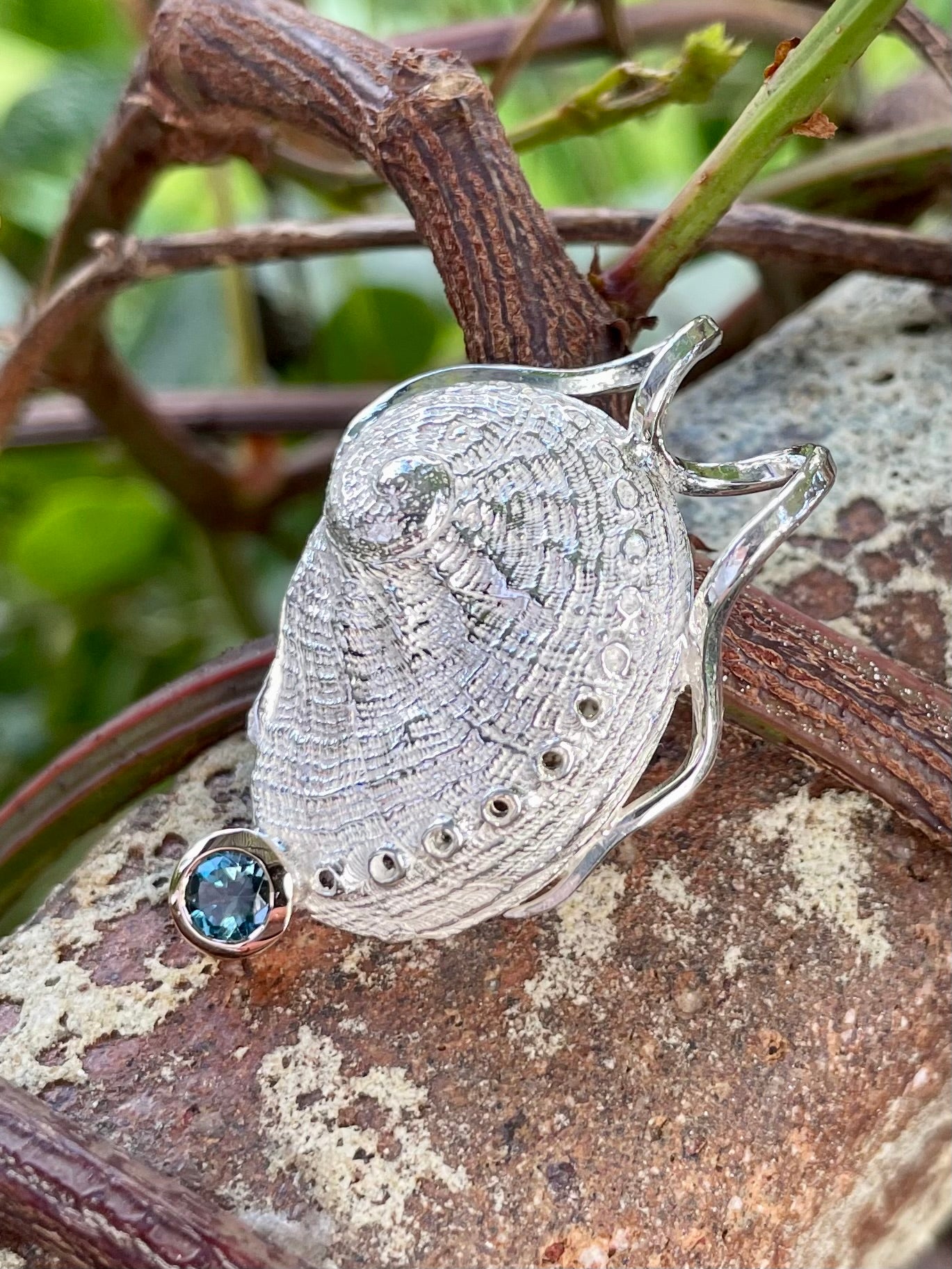 Sterling Silver & 9ct Yellow Gold London Blue Topaz Abalone Shell Pendant