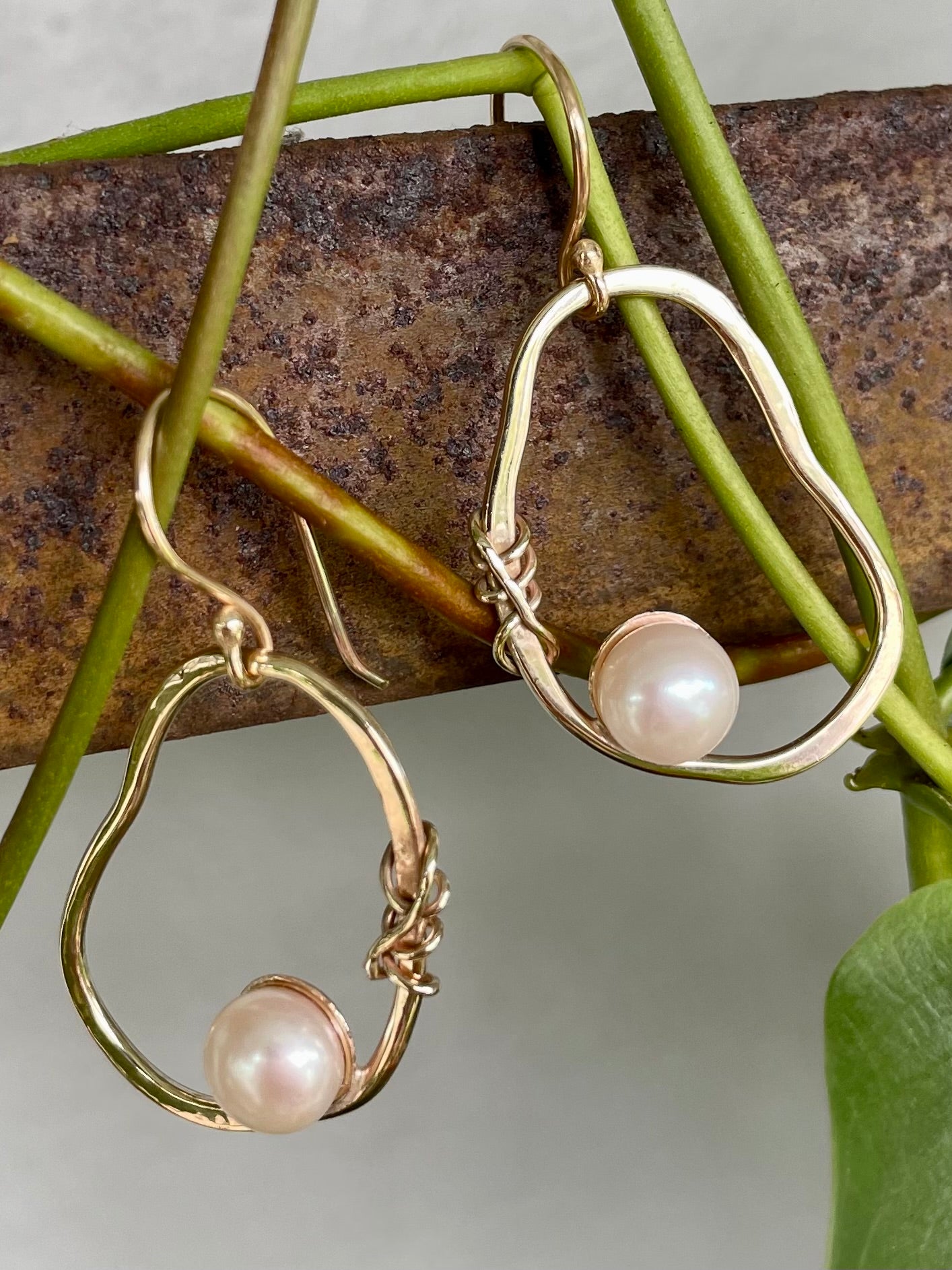 9ct Yellow Gold Abstract Oval Pearl Earrings