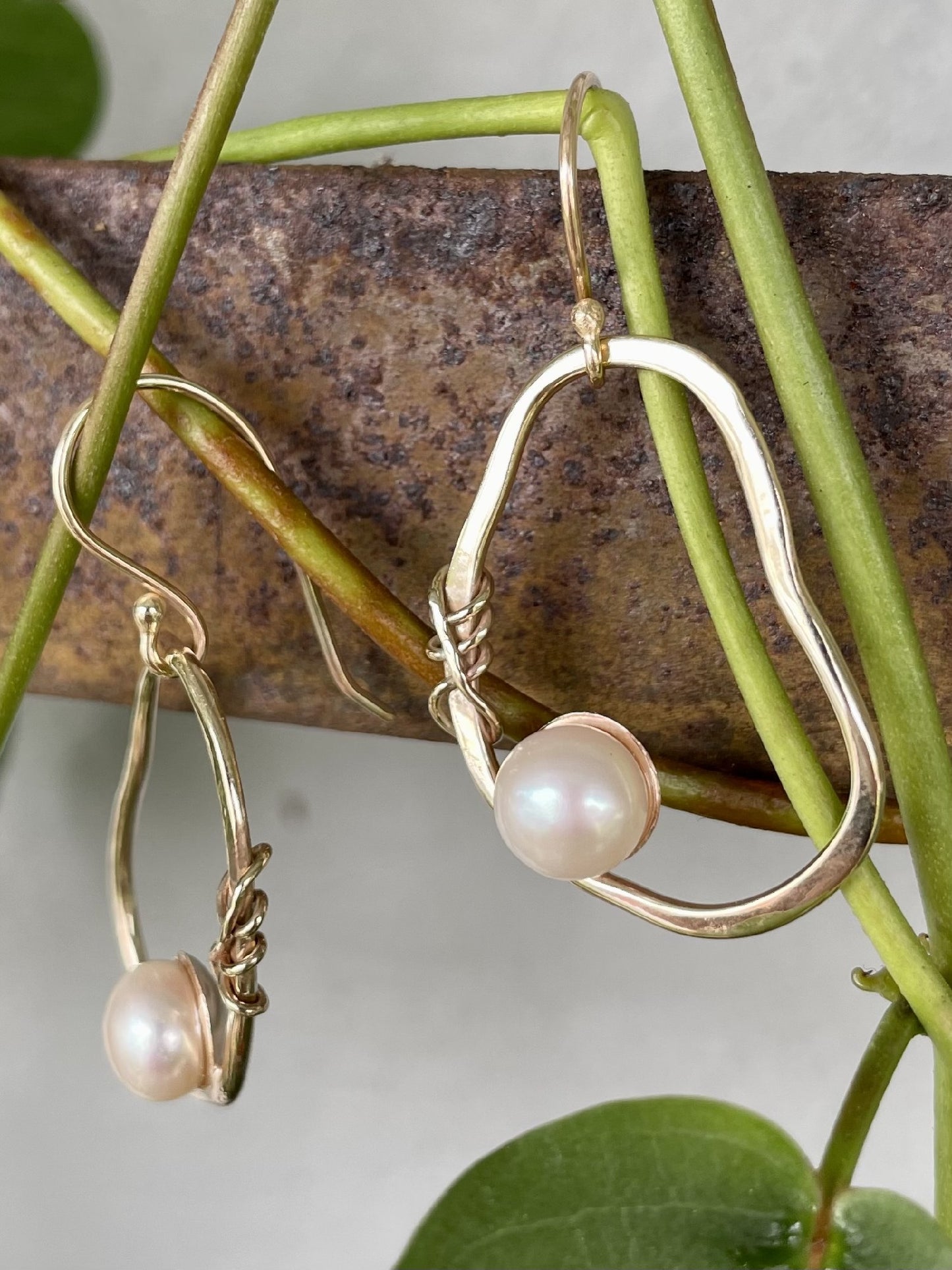 9ct Yellow Gold Abstract Oval Pearl Earrings