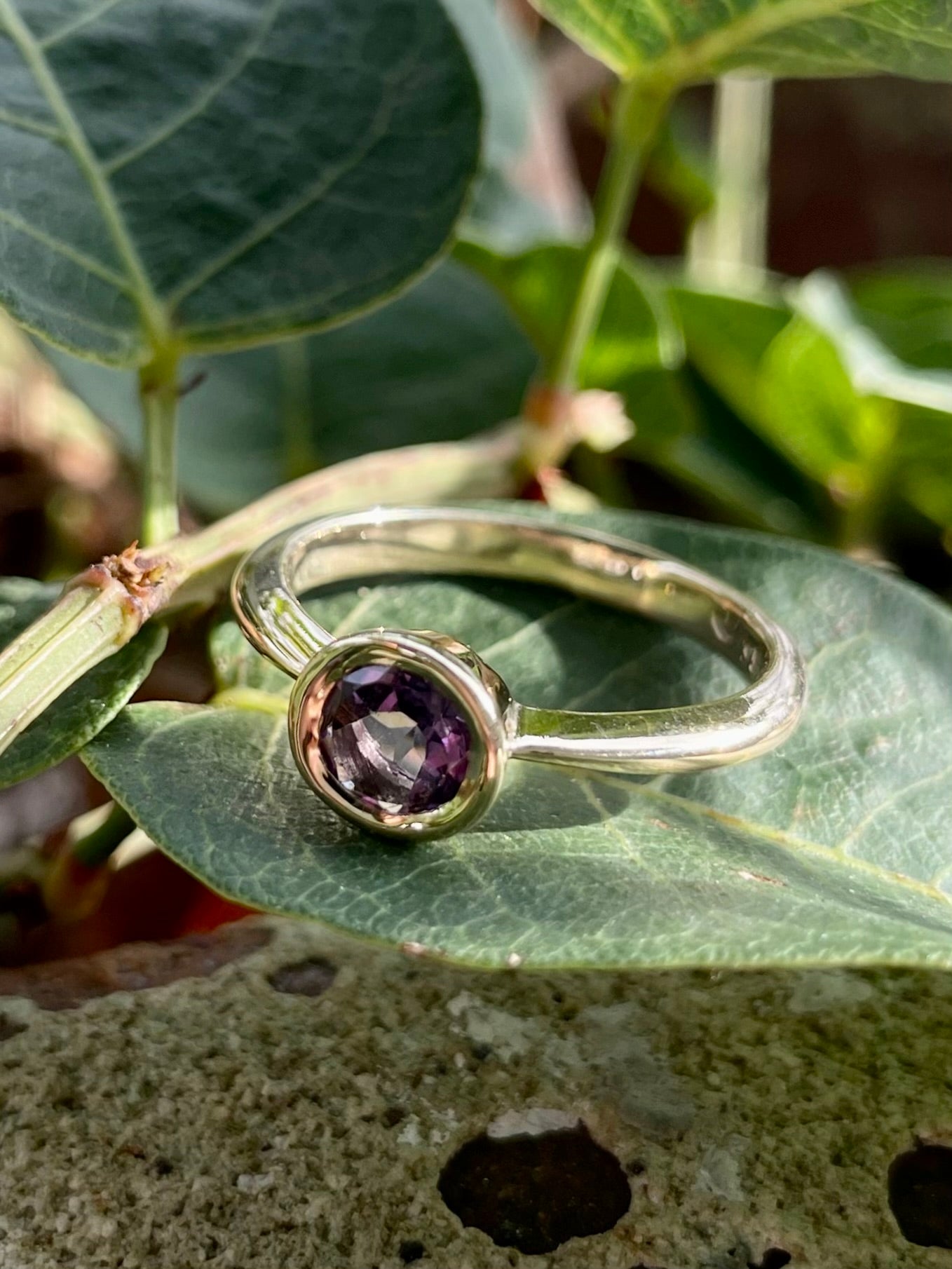 9ct Yellow Gold Bezel-set Amethyst Ring