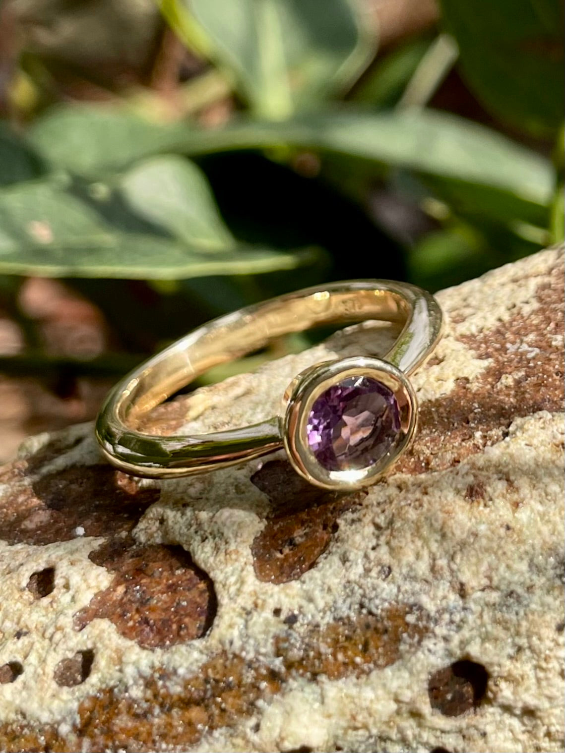 9ct Yellow Gold Bezel-set Amethyst Ring