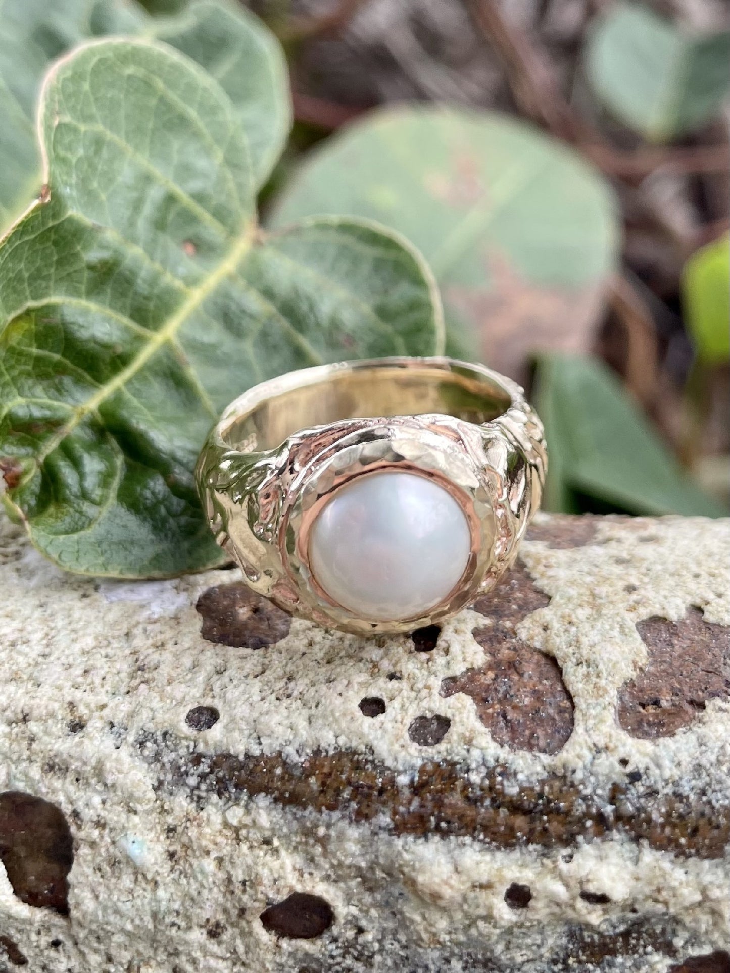 9Y Molten Pearl Signet Ring