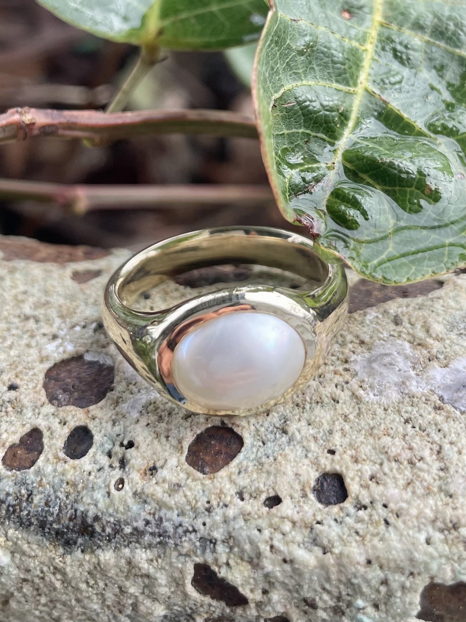 9ct Yellow Gold Mabe Pearl Signet Ring