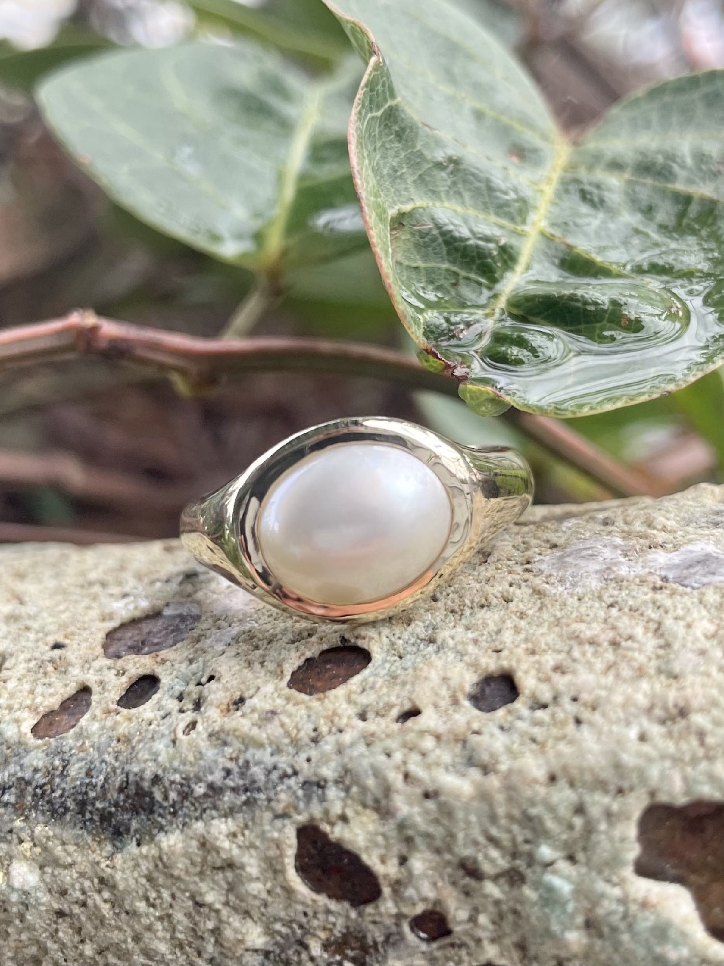 9ct Yellow Gold Mabe Pearl Signet Ring