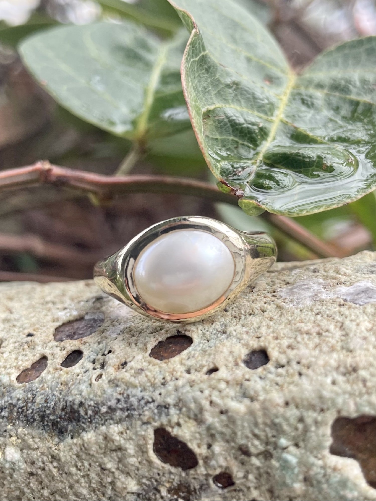 9ct Yellow Gold Mabe Pearl Signet Ring