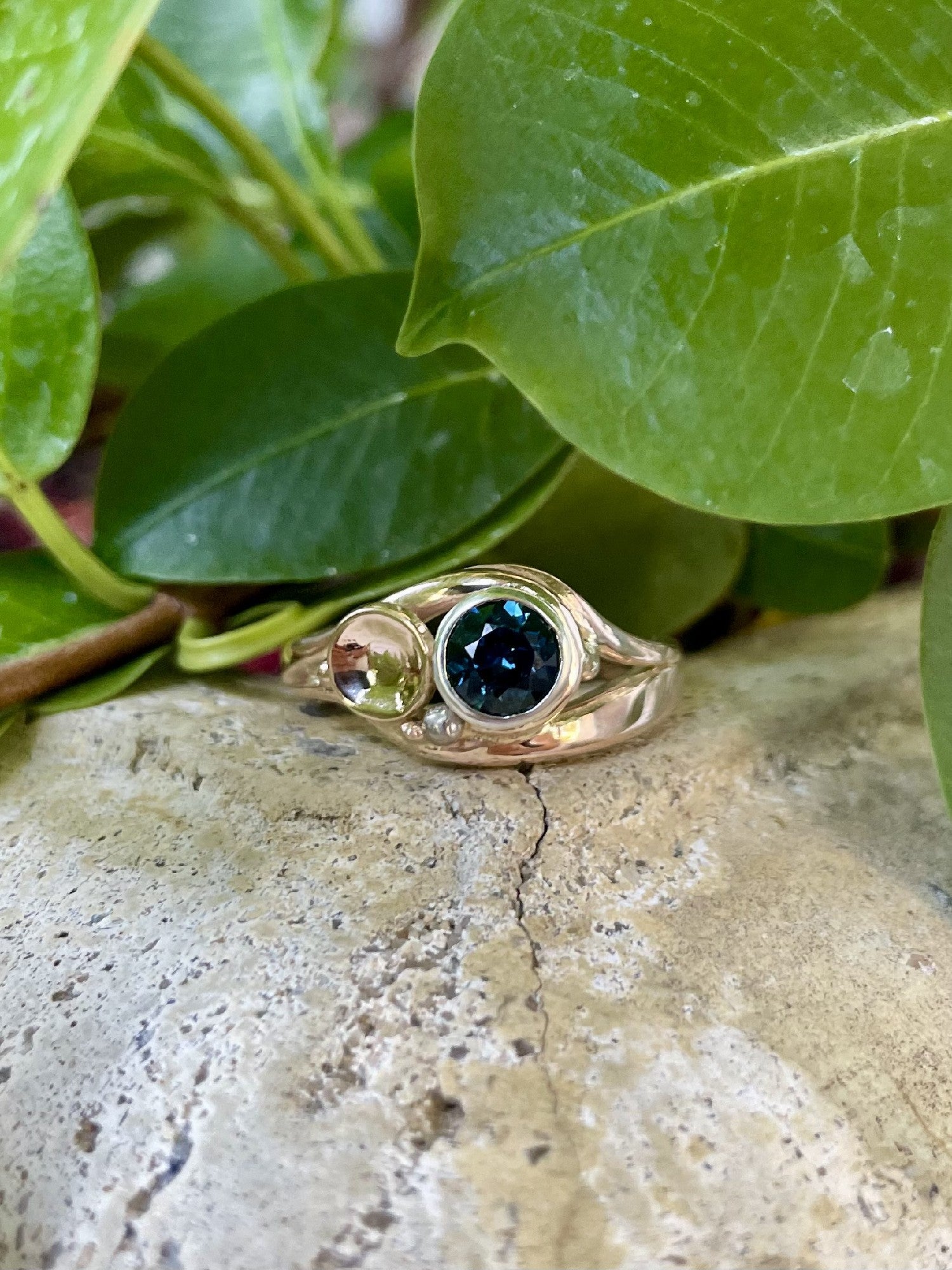 9ct Rose & White Gold Sapphire Disc Ring