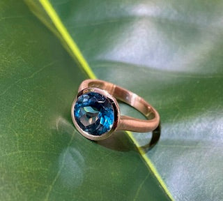9ct Rose Gold London Blue Topaz ring