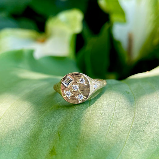 9ct Yellow gold Lab Grown Diamond signet ring 