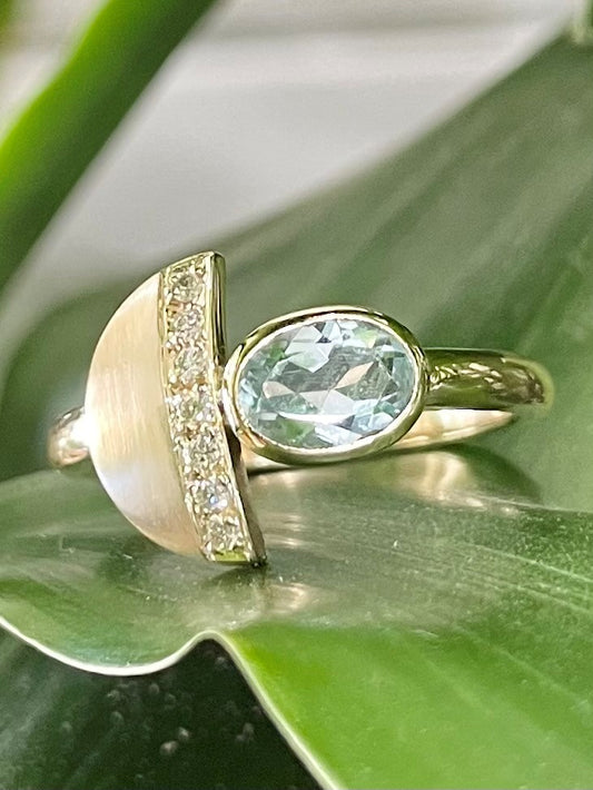 9Y Aquamarine and diamond ring