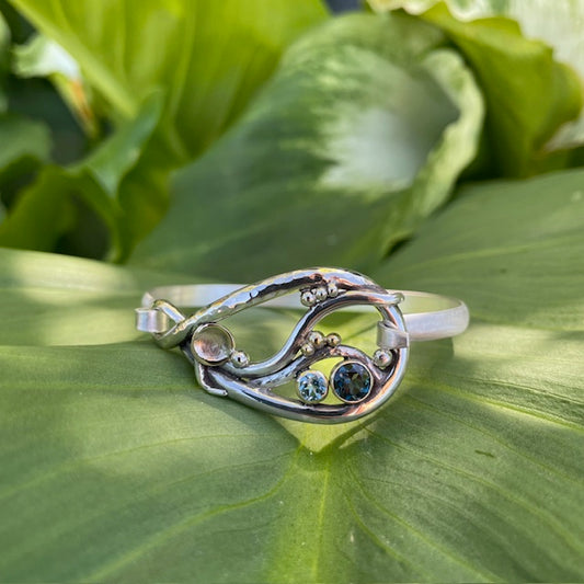 Sterling Silver and 9ct yellow gold London Blue, Swiss Blue Topaz hinged Bangle 