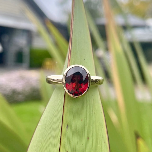 9ct Yellow Gold Garnet ring 