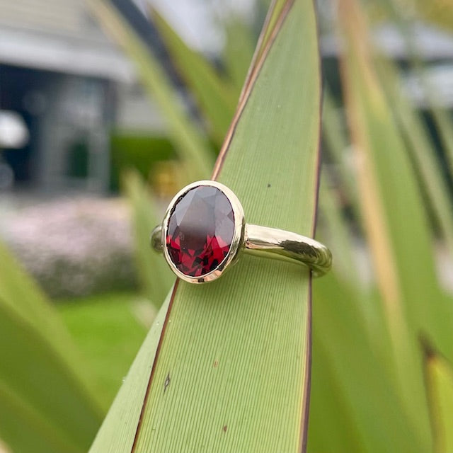 9ct Yellow Gold Garnet ring 