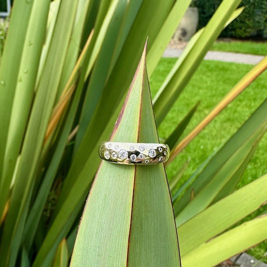 9ct Yellow gold scattered diamond ring