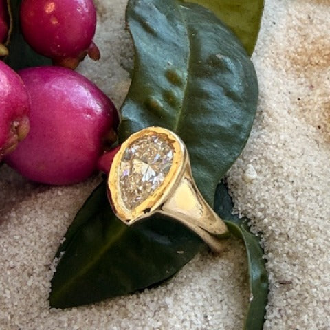 9ct Yellow Gold 1.57ct pear shape Lab Grown Diamond Ring