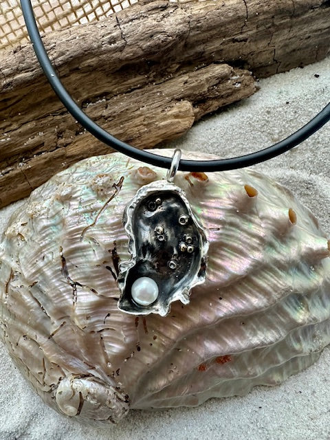 Sterling Silver and 9ct Yellow gold oyster shell Pearl pendant large