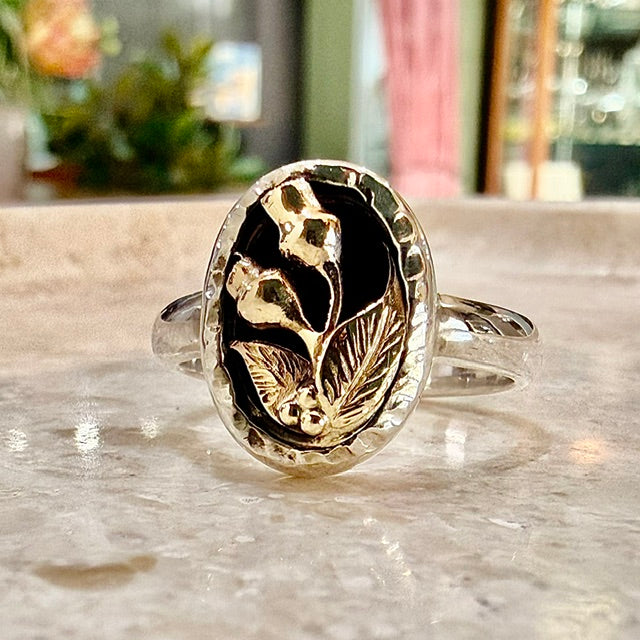 Sterling Silver Ring with 9ct Yellow Gold Gumnut & Leaf in oval top
