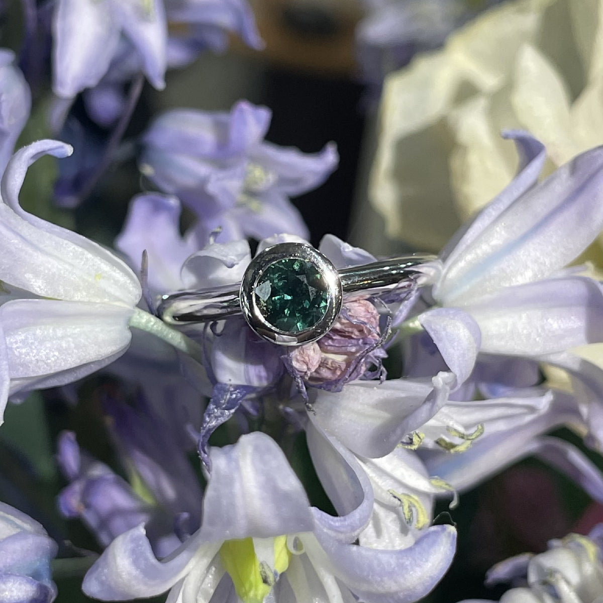 9ct White Gold Green Sapphire Ring