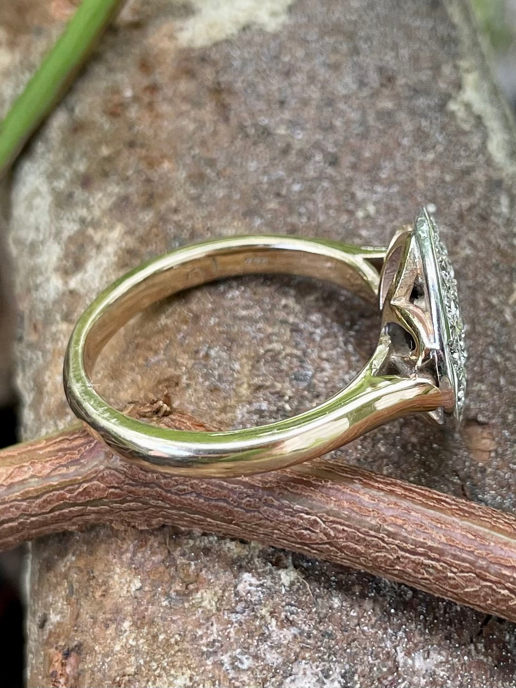 9ct Yellow and White Gold Multi-Diamond engrave-set ring