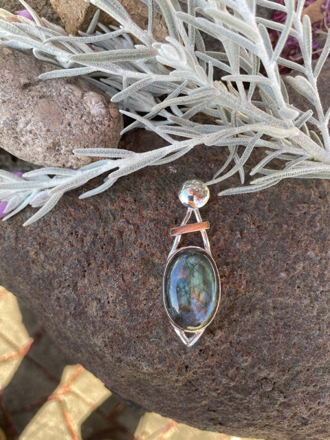 Sterling silver and 9ct Rose gold Labradorite pendant